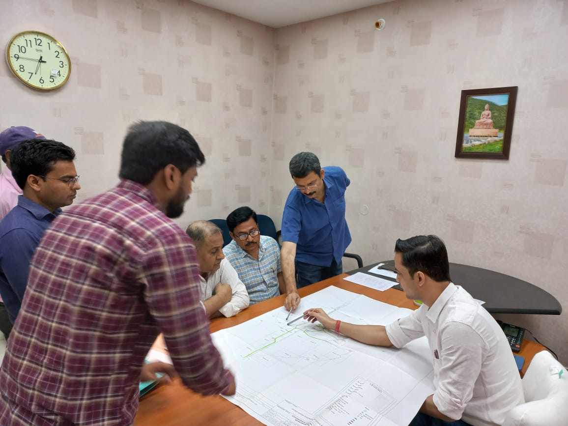बरसात के दिनों में होने वाली जल-जमाव की समस्या के समाधान हेतु Micro Plan पर विचार-विमर्श एवं कार्य प्रगति के सम्बन्ध में समीक्षा