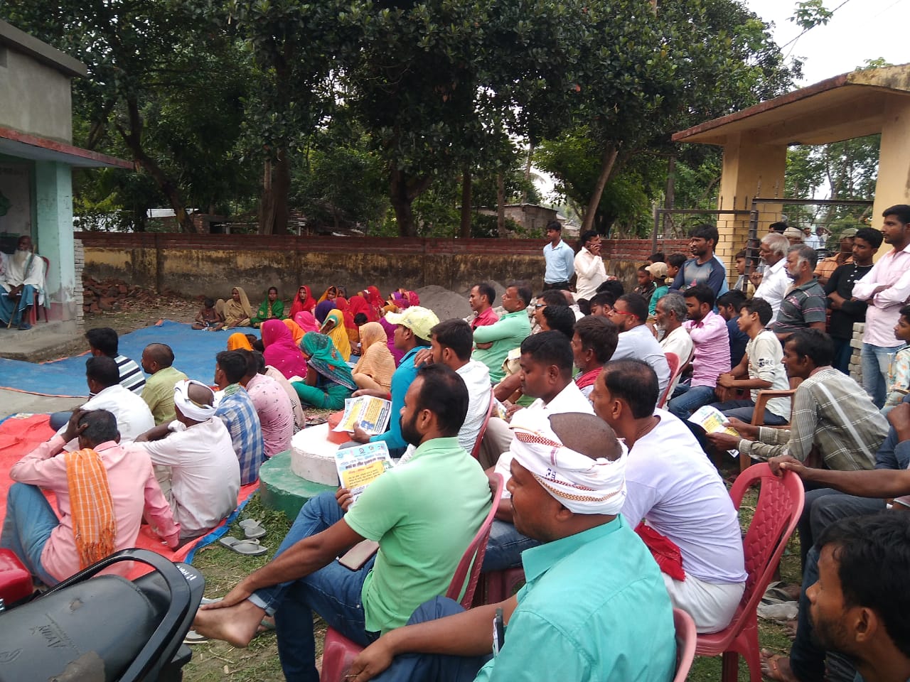 ठोस एवं तरल कचरा प्रबंधन पर पंचायत स्तरीय जन समुदाय को निदेशक, डी.आर.डी.ए, सुपौल के द्वारा उन्मुखीकरण