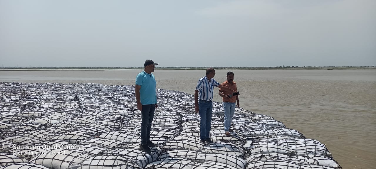 पूर्वी तटबंध के 40 km से 72 km तक एवं पूर्वी तटबंध प्रमंडल-2 के 18.53 km से 40 km तक तटबंध का निरीक्षण