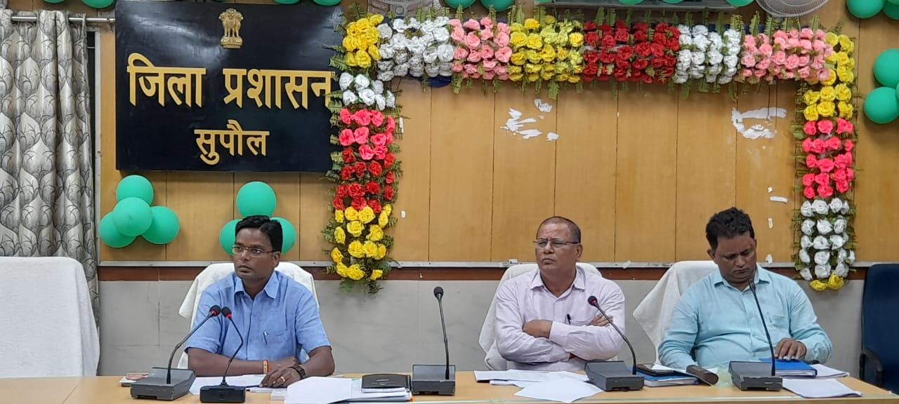 सुपौल की अध्यक्षता में शिक्षा विभाग से संबंधित समीक्षा बैठक