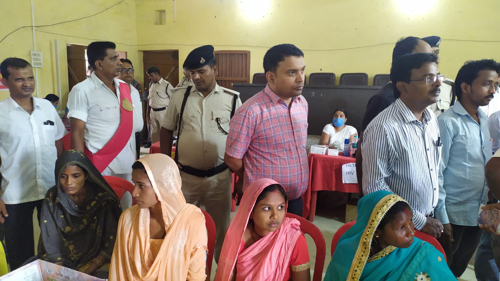 प्रधानमंत्री सुरक्षित मातृत्व अभियान के तहत प्राथमिक स्वास्थ्य केंद्र, किशनपुर पर लगाए गए शिविर का निरीक्षण