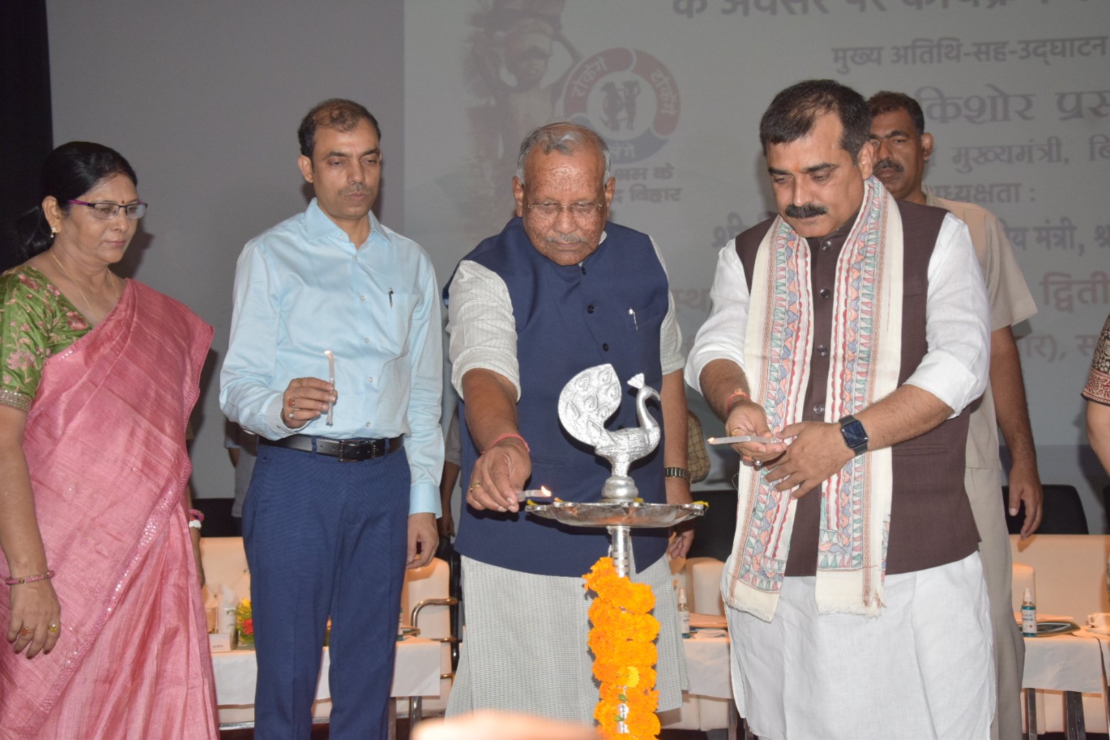 पटना में "विश्व बालश्रम निषेध दिवस" के अवसर पर राजधानी पटना के ज्ञान भवन में आयोजित कार्यक्रम