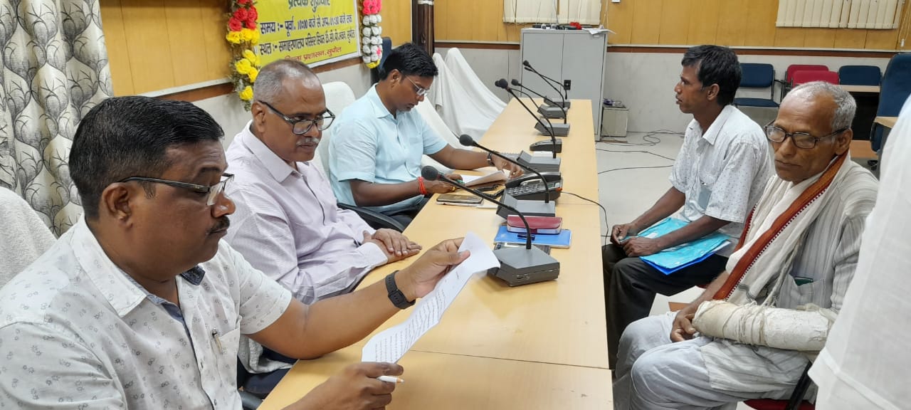सुपौल द्वारा आयोजित जनता दरबार में आम जनता से साक्षात्कार के उपरांत 36 (छत्तीस) आवेदन पत्रों का निष्पादन