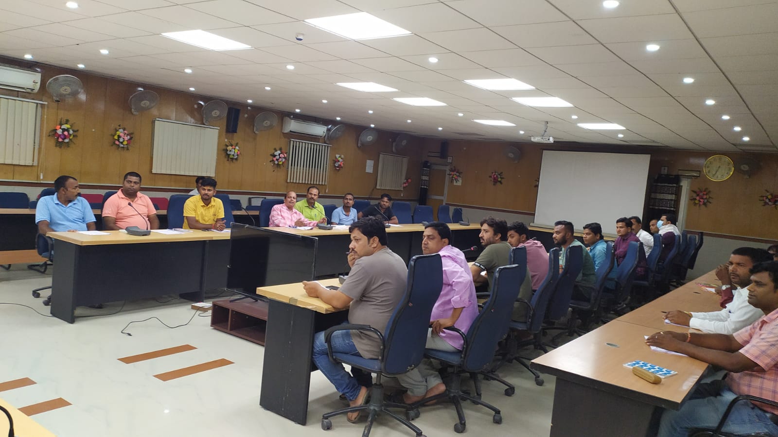 निविदा पूर्व समिति की बैठक आयोजित