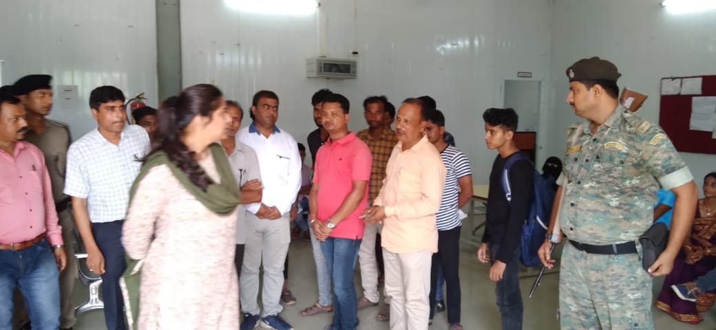 जिला निबंधन सह परामर्श केन्द्र अररिया एवं एडीबी चौक के निकट संचालित कौशल विकास केन्द्र का निरीक्षण