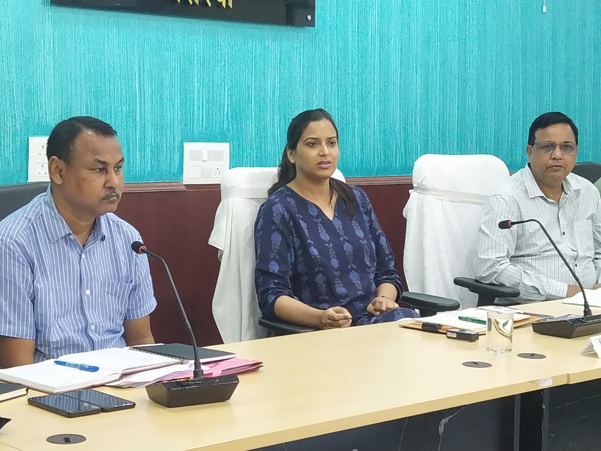 द्वारा प्रत्येक बुधवार एवं वृहस्पतिवार को चिन्हित पंचायतों में कार्यान्वित विकास योजनाओं के निरीक्षण