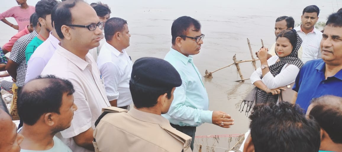 बाढ़ निरोधात्मक कार्यों के अनुश्रवण के क्रम में किशनगंज जिले के किशनगंज,ठाकुरगंज एवं दिघलबैंक प्रखण्ड के क्षेत्र का भ्रमण