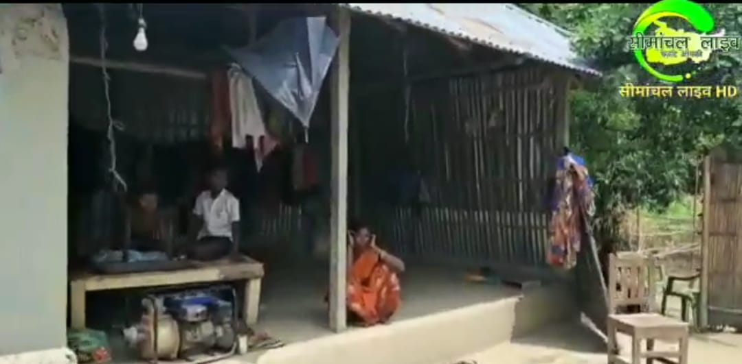 पूर्णिया मुफस्सिल थाना क्षेत्र के बियारपुर पंचायत तीन लाख रुपया का जुर्माना उनके सर पर थोप दिया गया।