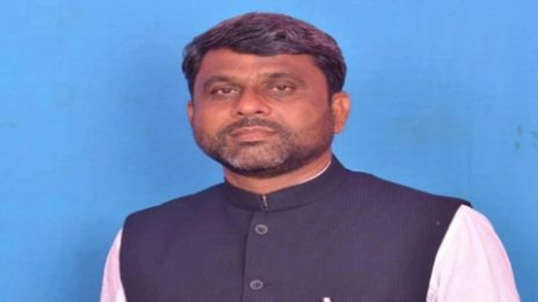 राजधानी पटना में AIMIM के एक मात्र विधायक अख्तरूल ईमान पर गाज गिरी है।