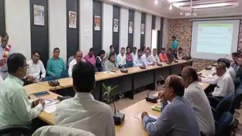 Kisanganj -- सुरक्षित स्वास्थ्य सेवा प्रदान करने के लिए हमेशा प्रयासरत हैं : डीएम