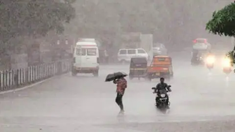 लखनऊ में भारी बारिश से तबाही, आज स्कूल-दफ्तर सब बंद; प्रशासन ने लोगों को घरों में ही रहने की दी सलाह