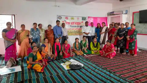 Madhepura:- गतिविधियों के माध्यम से बच्चों को पढ़ाने के तरीके सीख रहे शिक्षक