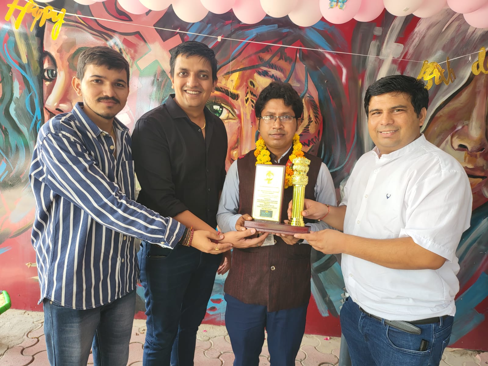 भारत के दिल्ली स्थित नोएडा के ८१ गांव के संगठन नोएडा विलेज रेसिडेंट्स एसोसिएशन द्वारा नेपाल भारत वर्ल्ड डेवलपमेंट फोरम के अध्यक्ष मधुरेन्द्र जायसवाल सम्मानित