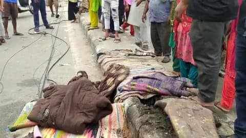 रफ्तार का कहर! दिल्ली में ट्रक ने सड़क किनारे सो रहे लोगों को रौंदा, 4 की मौत; 2 घायल