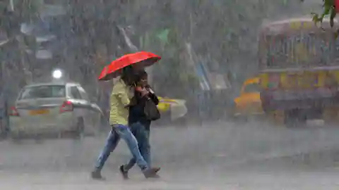 Bihar Weather: 4 जिलों में भारी बारिश के साथ वज्रपात का अलर्ट, सक्रिय रहेगा मानसून; 26 जिलों में हल्की बारिश, मेघ गर्जन