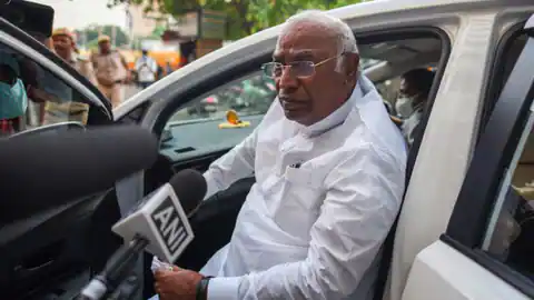मल्लिकार्जुन खड़गे बनेंगे कांग्रेस अध्यक्ष, आम सहमति की कोशिश; टी-20 मैच की तरह बदल रही तस्वीर