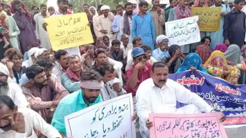 पाकिस्तान में हिंदू महिला के साथ मारपीट, डॉक्टर ने इलाज करने से किया इनकार; भड़के लोग
