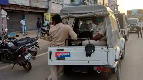बिहार में पुलिस से भिड़े शराब तस्कर, पुलिसकर्मी को गाड़ी से रौंदने की कोशिश; राइफल तोड़ी