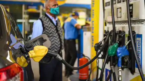 Bihar Petrol Diesel Price Today: पटना-मुजफ्फरपुर समेत 13 शहरों में सस्ता हुआ पेट्रोल डीजल, गया एवं पूरे बिहार में आज तेल के दामL