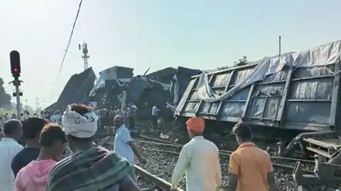 बिहार में मालगाड़ी की भीषण दुर्घटना, एक-दूसरे पर चढ़े 55 डिब्बे; कई किलोमीटर तक गूंजी आवाज