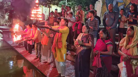 मुजफ्फरपुरः शरद पुर्णिमा पर नदी-तालाब को स्वच्छ रखने का संकल्प, गंगा आरती में झूम उठे श्रद्धालु