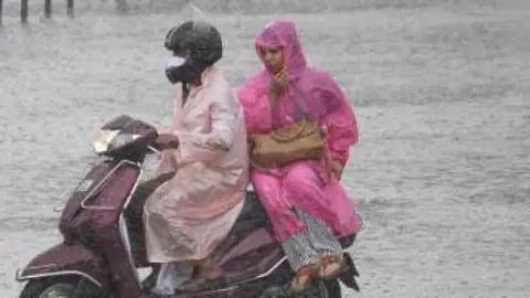 Bihar Weather: 48 घंटों में बिहार के 19 जिलों में भारी बारिश के साथ वज्रपात के आसार, 6 जिलों पर ज्यादा खतरा