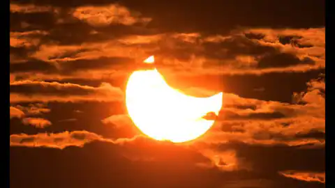 Surya Grahan 2022 Today: सूर्यग्रहण आज, बंद रहेंगे मंदिरों के कपाट, जानें ग्रहण का मध्यकाल, मोक्षकाल व कुल अवधि समेत सबकुछ