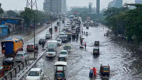 दिल्ली, यूपी समेत कई राज्यों में खुली धूप के लिए अभी इंतजार, जानें- कितने दिन बनी रहेगी बारिश