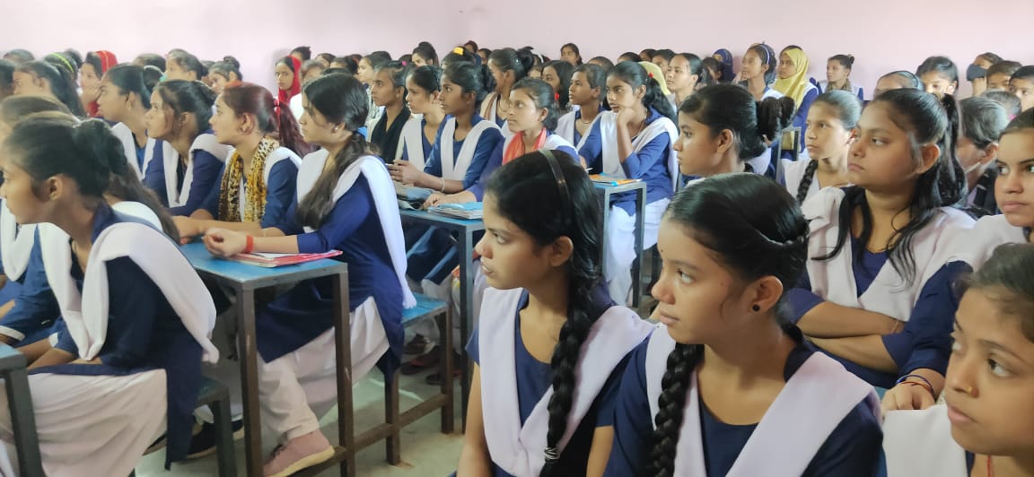 किशनगंज के तत्वधान में संविधान दिवस का आयोजन रसल हाई स्कूल बहादुरगंज एवं बालिका उच्च विद्यालय बहादुरगंज में आयोजित किया गया