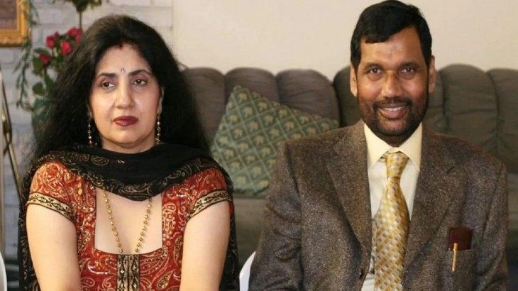 एयर होस्टेस के प्यार में पड़ गए थे रामविलास, काफी सालों तक शादी को रखा था छुपाकर