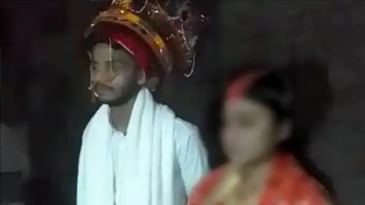 प्रेमी-प्रेमिका को इस हालत में गांव वालों ने पकड़ा, नाबालिग की करवा दी शादी
