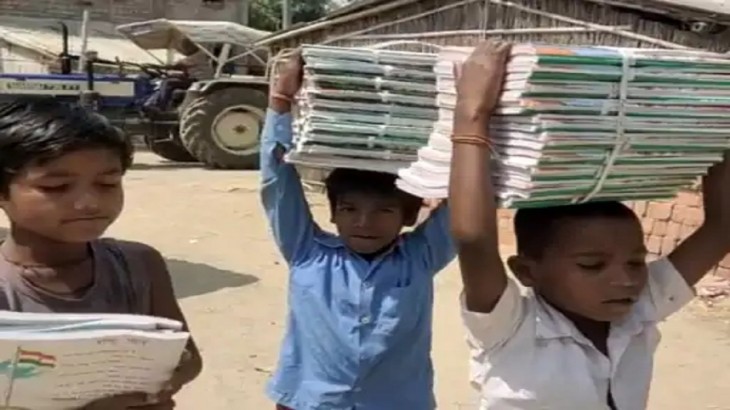 समस्तीपुर: सरकारी स्कूल की मैडम साहिबा का कारनामा, चिलचिलाती धूप में सिर पर किताबें ढोने को मजबूर हुए बच्चे
