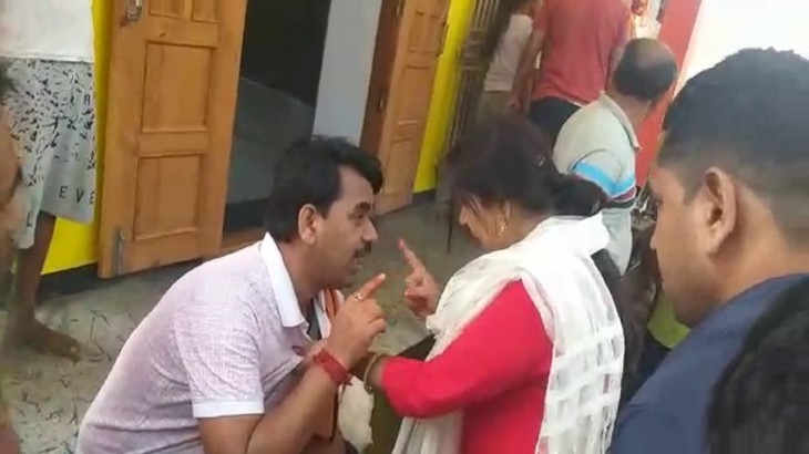 RJD नेता की LIVE पिटाई, तेजी से वायरल हो रहा वीडियो
