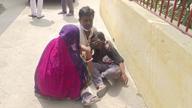 घर में कैद रहने को मजबूर है ये परिवार, वजह जानकार हो जाएंगे हैरान