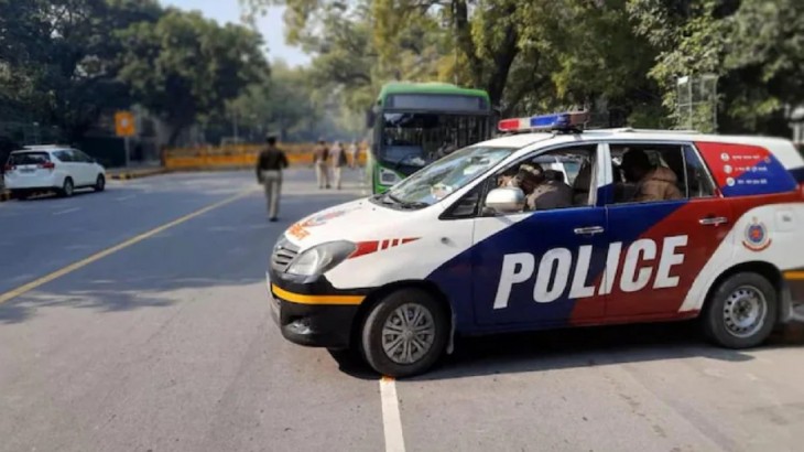 Raid In Delhi-Haryana: पुलिस की 20 से अधिक ठिकानों पर छापेमारी, हथियार समेत ये हुए बरामद