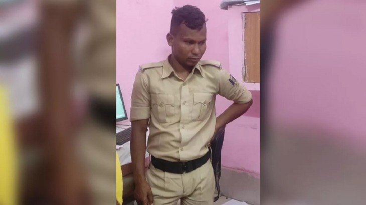 फर्जी सिपाही बनकर यात्रियों से वसूलता था पैसे, रंगेहाथों हुआ गिरफ्तार