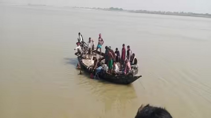 गंडक नदी में बड़ा हादसा, 40 लोगों से सवार नाव पलटी