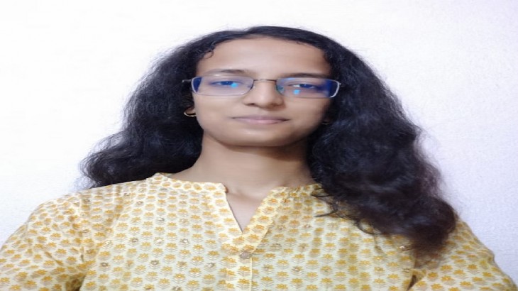 बिहार की बेटी ने किया कमाल, गुवाहाटी जोन से टॉपर बनी अक्षरा