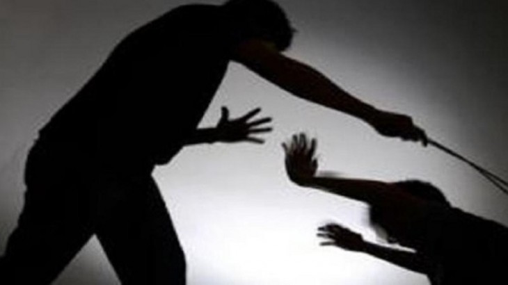 प्रेमिका के लिए पति ने पत्नी का कर दिया बुरा हाल, हालत गंभीर