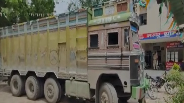 बेगूसराय पुलिस के हाथ लगी बड़ी कामयाबी, ट्रक पर लदे शराब को किया बरामद