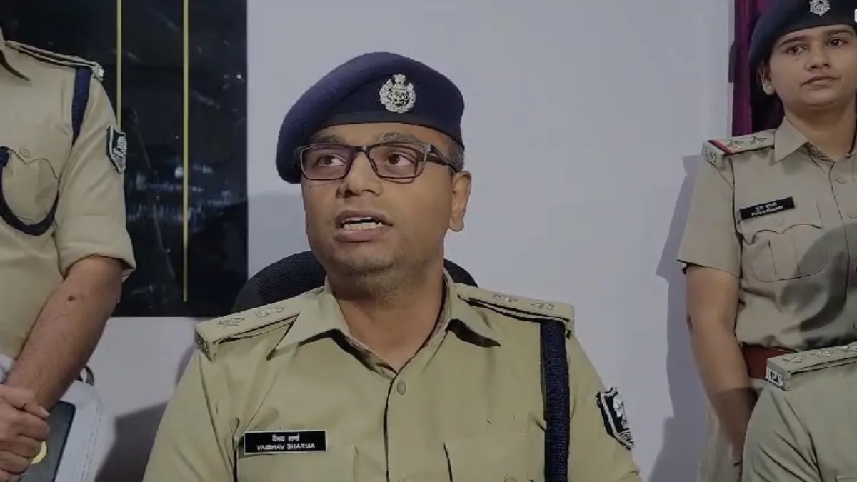 गैर मर्द के साथ रातें बिताती है महिला सिपाही, पति के दिमाग में पैदा हुआ शक, होटल में बुलाया और मार दी गोली