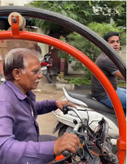 साइकिल का टायर है या बाइक! सूरत की सड़क पर दौड़ती दिखी अनोखी गाड़ी, लोग बोले- भइया ये तो टाइम ट्रैवलर है!