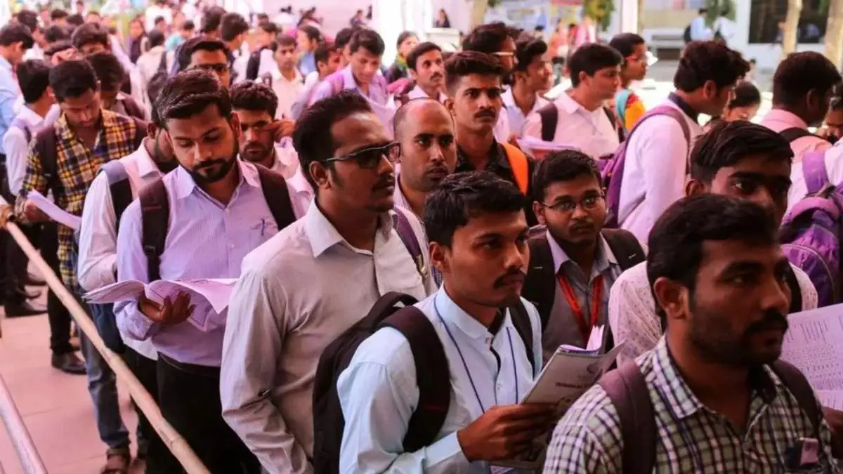 बिहार में नौकरियों की बहारः आज 1 लाख शिक्षकों को नियुक्ति पत्र देगी सरकार, तेजस्वी ने क्यों बताया ऐतिहासिक?