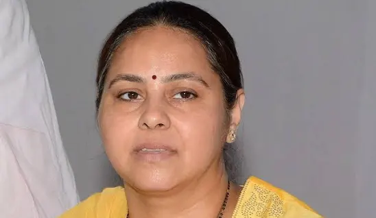 Nitish ने PM Modi के पैर छूकर मांगी माफी Misa Bharti का बिहार सीएम पर बड़ा आरोप
