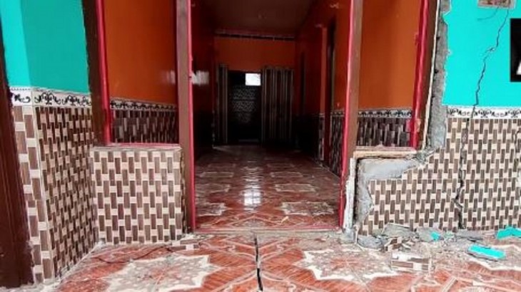 Jammu Kashmir: रामबन में जमीन धंसने से 50 से अधिक घरों में दिखी दरारें, सड़क संपर्क टूटा