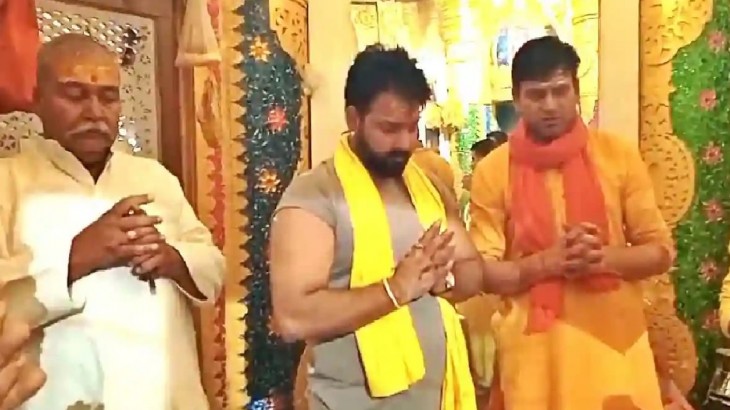 नामांकन से पहले महादेव की भक्ति में लीन हुए पवन सिंह, संतों से भी लिया आशीर्वाद