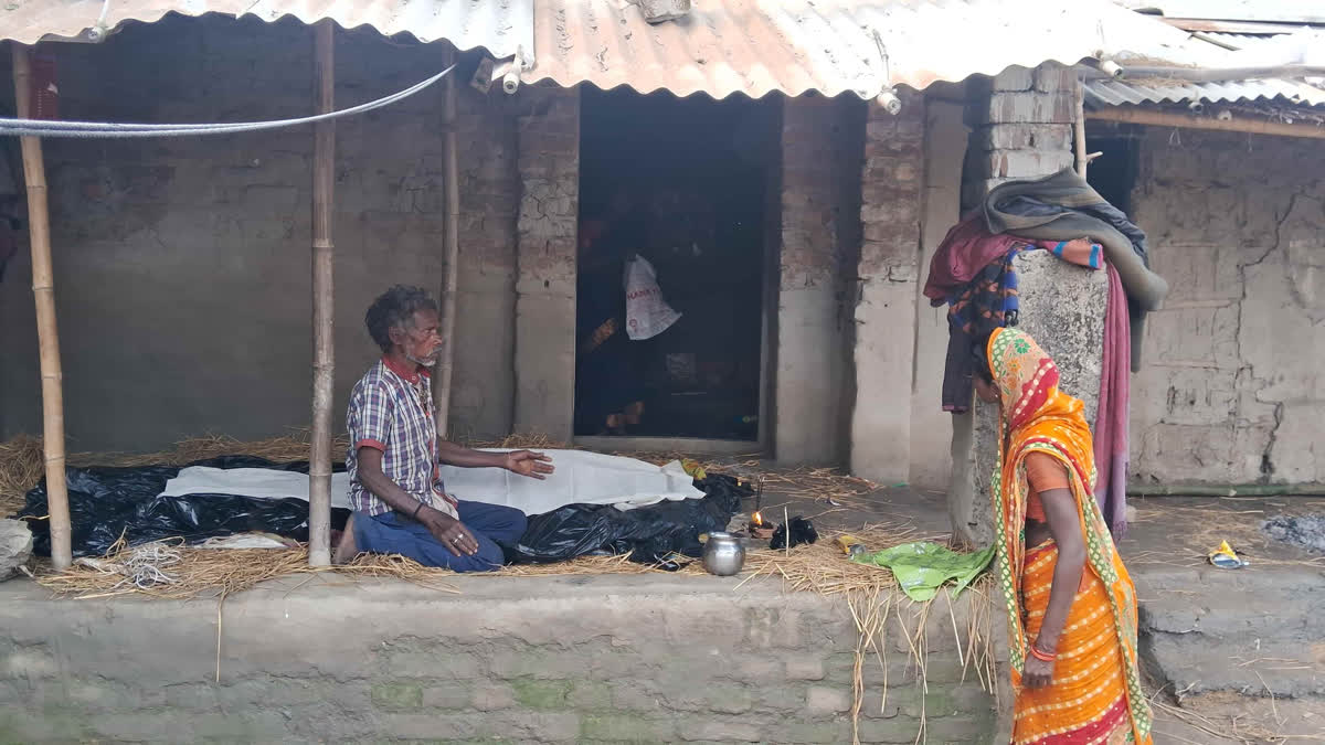 ओडिशा से नाबालिग भाई का शव लाने के लिये बेच दिये घर के चावल, काम करवाने के लिए ले गया था एजेंट - ARARIA NEWS