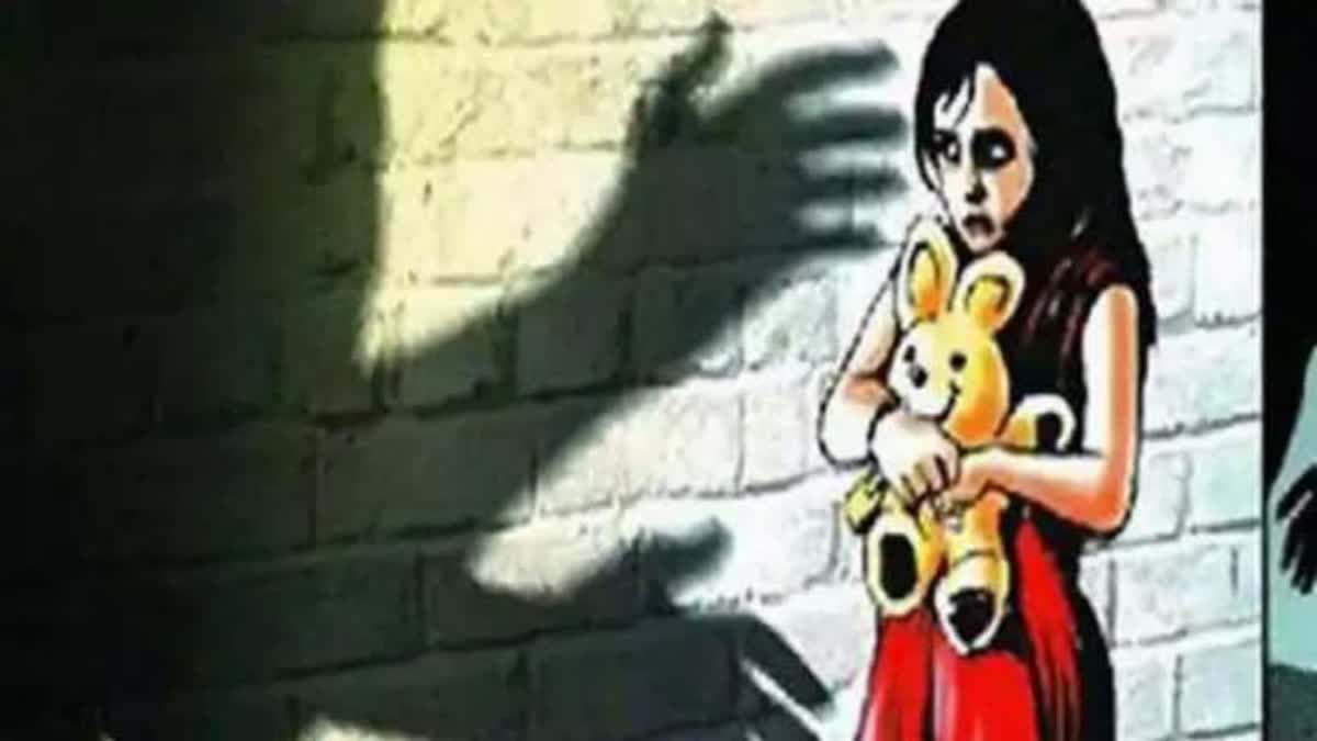 BPSC शिक्षक ने 9वीं की छात्रा के साथ किया 'बैड टच', शिकायत पर ग्रामीणों ने स्कूल घेरा - BPSC TEACHER ARRESTED