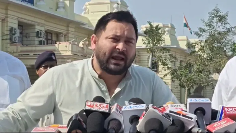 ‘लाॅ एंड ऑर्डर पूरी तरह ध्वस्त…’, बिहार में बढ़ते अपराध पर तेजस्वी का सीएम नीतीश पर हमला