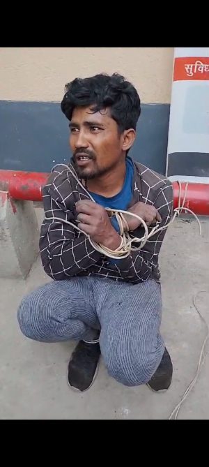 कटिहार : सदर अस्पताल में धराया चोर, पुलिस को सौंपा बिजली तार की कर रहा था चोरी